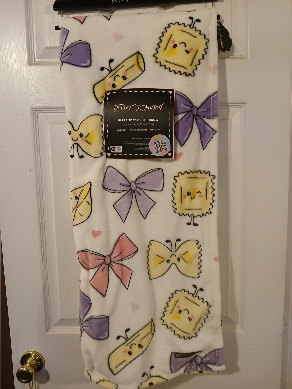 Betsey Johnson NWT 6ft Plush Throwv - Pasta